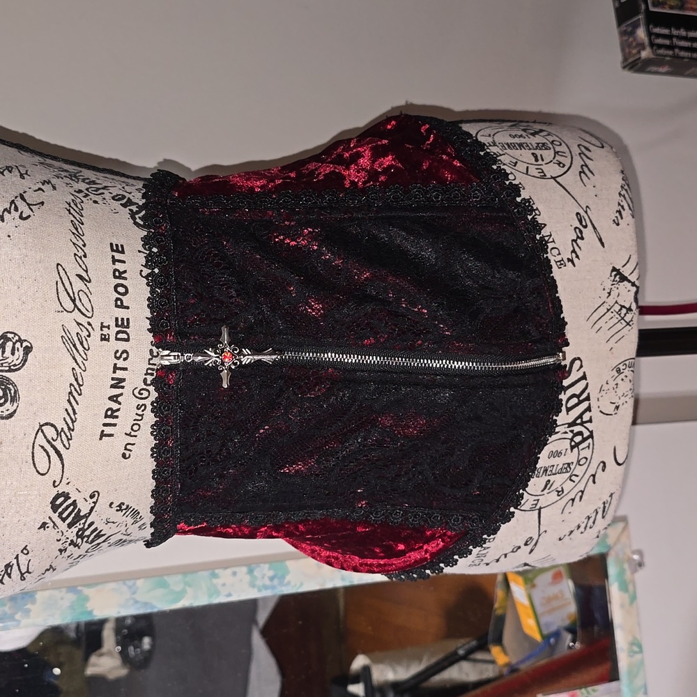 Rosegal red crushed velvet and black lace waist cincher.